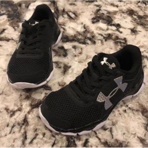 NWOT Little Boys Sz 11 Under Armour Shoes